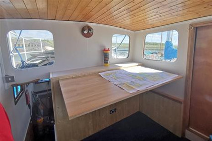 TRAWLER MARINE LIVEABOARD