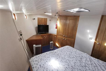 TRAWLER MARINE LIVEABOARD