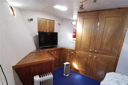 TRAWLER MARINE LIVEABOARD