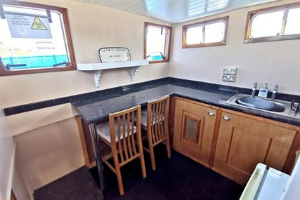 TRAWLER MARINE LIVEABOARD