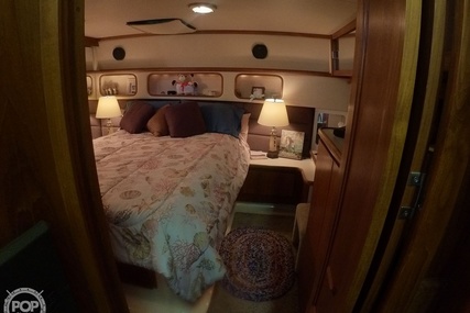 Carver 4207 Aft Cabin