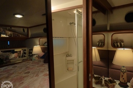 Carver 4207 Aft Cabin