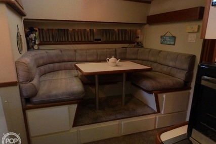 Carver 4207 Aft Cabin