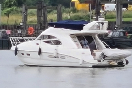 Sealine F42.5