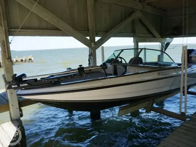 Triton 220 Escape