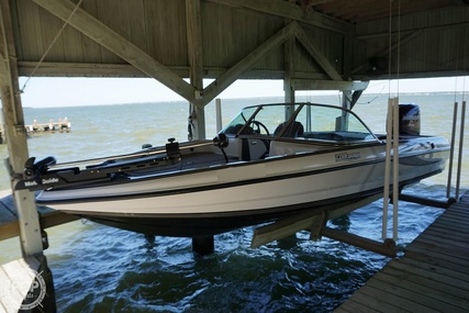 Triton 220 Escape