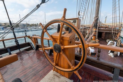 Commercial boats Galion Pirate Ship