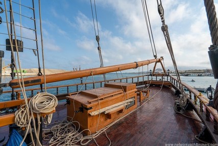 Commercial boats Galion Pirate Ship