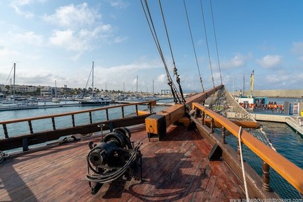 Commercial boats Galion Pirate Ship