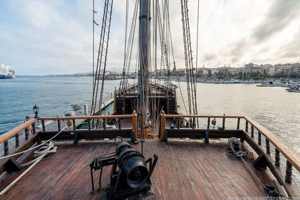 Commercial boats Galion Pirate Ship