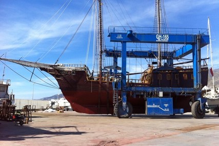 Commercial boats Galion Pirate Ship