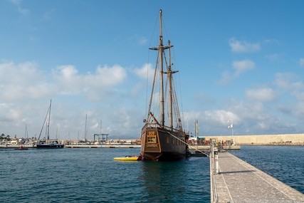 Commercial boats Galion Pirate Ship