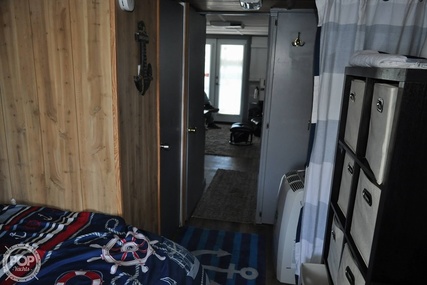 Kayot 46' Steel Pontoon Houseboat