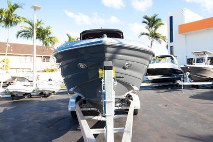 Cruisers Yachts 298 South Beach Edition