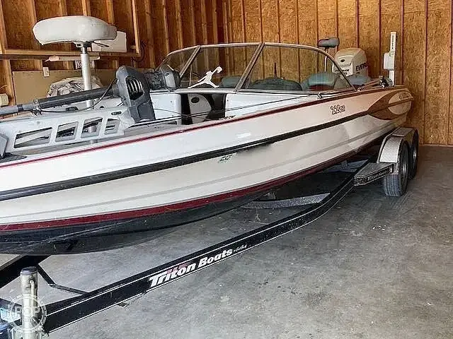 Triton 220 SF