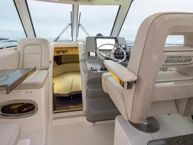 Boston Whaler 285 Conquest Pilothouse