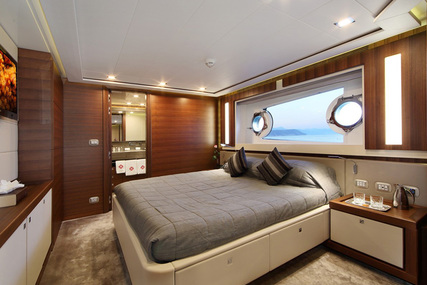 Ferretti Yachts Custom Line 124