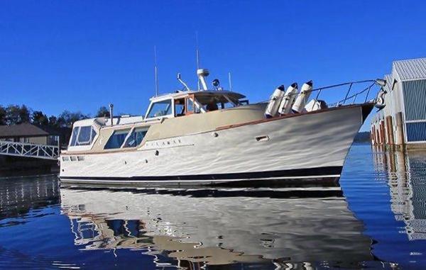 Philbrooks Shipyard Cruiser - Custom Boats