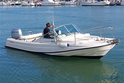 Boston Whaler 21.4 Revenge