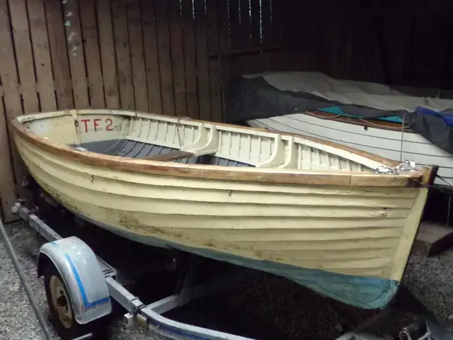 Custom Boats 12' Clinker Rowing Boat