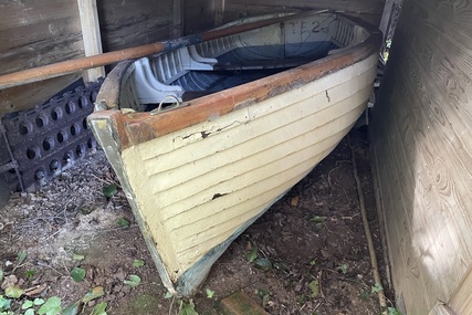 Custom Boats 12' Clinker Rowing Boat