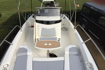 Boston Whaler 240 Dauntless