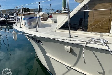 Hatteras 44 Tri Cabin