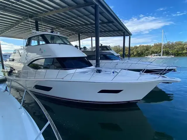 Riviera 54 Enclosed Flybridge