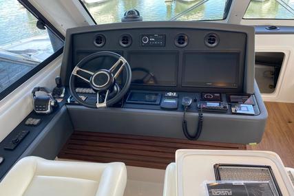 Riviera 54 Enclosed Flybridge