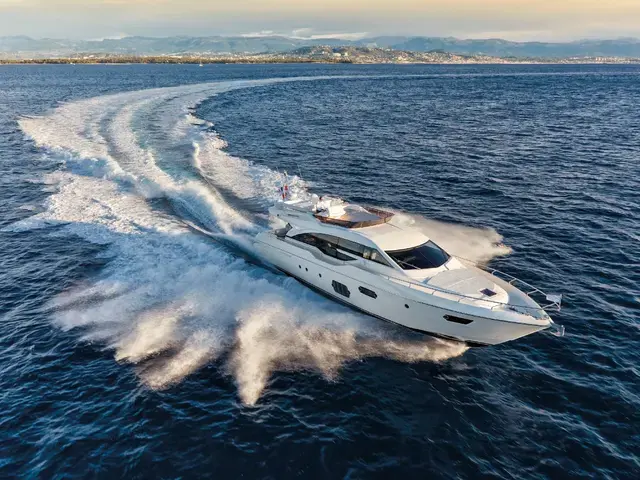 Ferretti Yachts 690