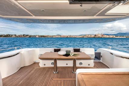 Ferretti Yachts 690