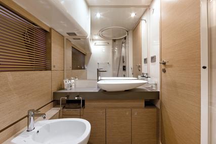 Ferretti Yachts 690