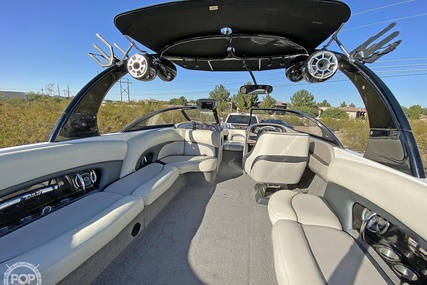 Malibu 247 Wakesetter LSV Silver Edition