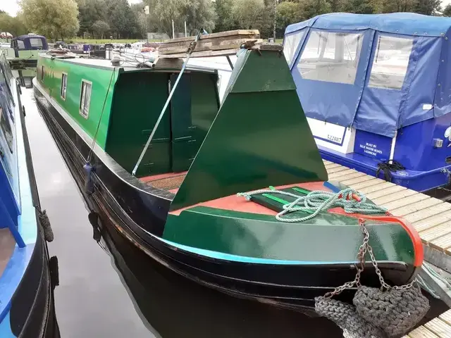 Dennis Cooper 58ft Trad Stern narrowboat called The Pearl