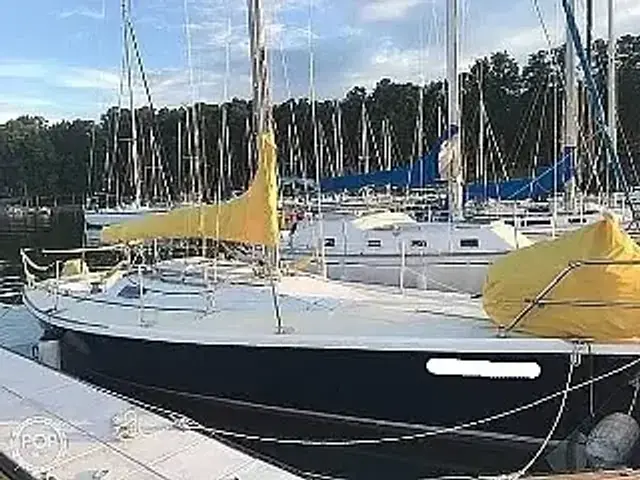 Catalina Capri 30