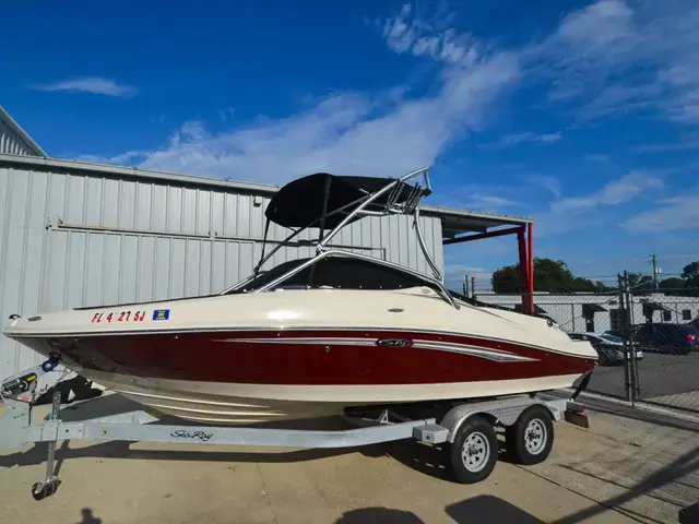 Sea Ray 210 Select Tower