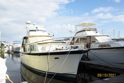 Hatteras Motoryacht Tri-Cabin