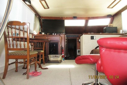 Hatteras Motoryacht Tri-Cabin