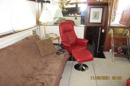 Hatteras Motoryacht Tri-Cabin