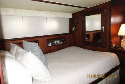 Hatteras Motoryacht Tri-Cabin