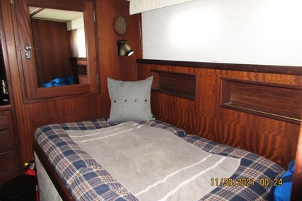 Hatteras Motoryacht Tri-Cabin