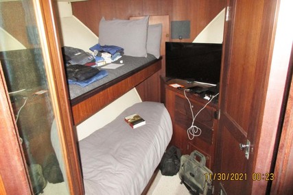 Hatteras Motoryacht Tri-Cabin