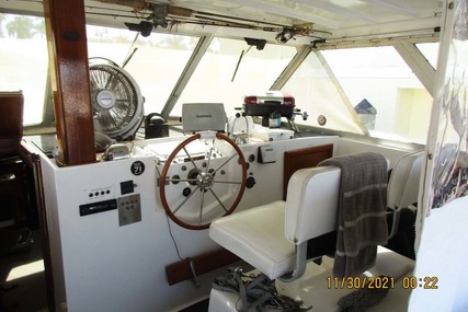 Hatteras Motoryacht Tri-Cabin