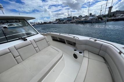 Boston Whaler 350 Realm