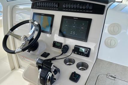 Boston Whaler 350 Realm