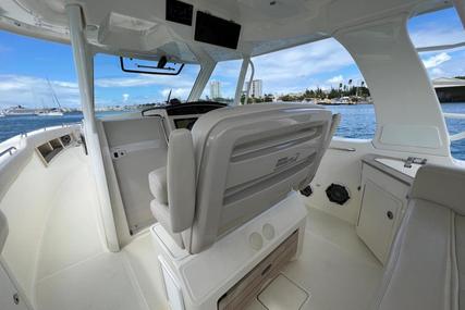 Boston Whaler 350 Realm