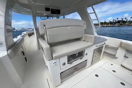 Boston Whaler 350 Realm