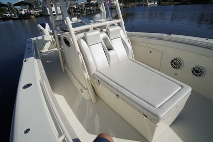 Hydra Sports 3400 Center Console