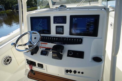 Hydra Sports 3400 Center Console