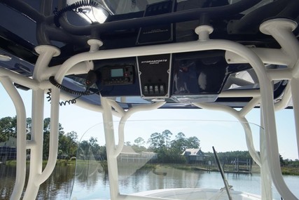 Hydra Sports 3400 Center Console